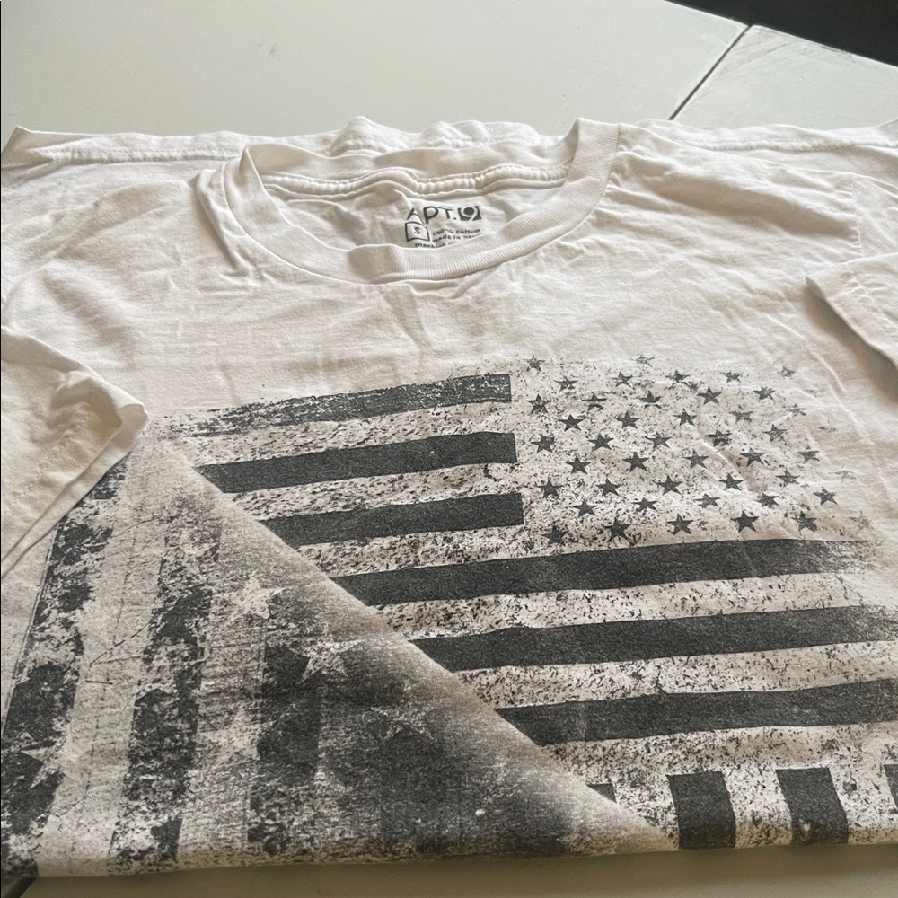 2 T-Shirts Apt. 9 Men's Short Sleeve Tees - Charcoal and White - Picture 5 of 6